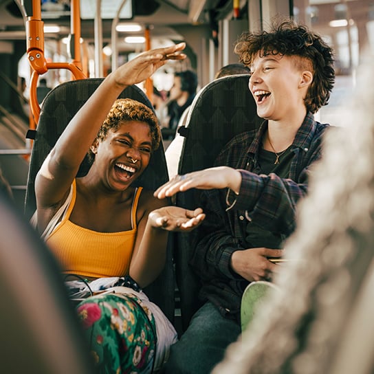 friends-laughing-commute-1-1-544x544px