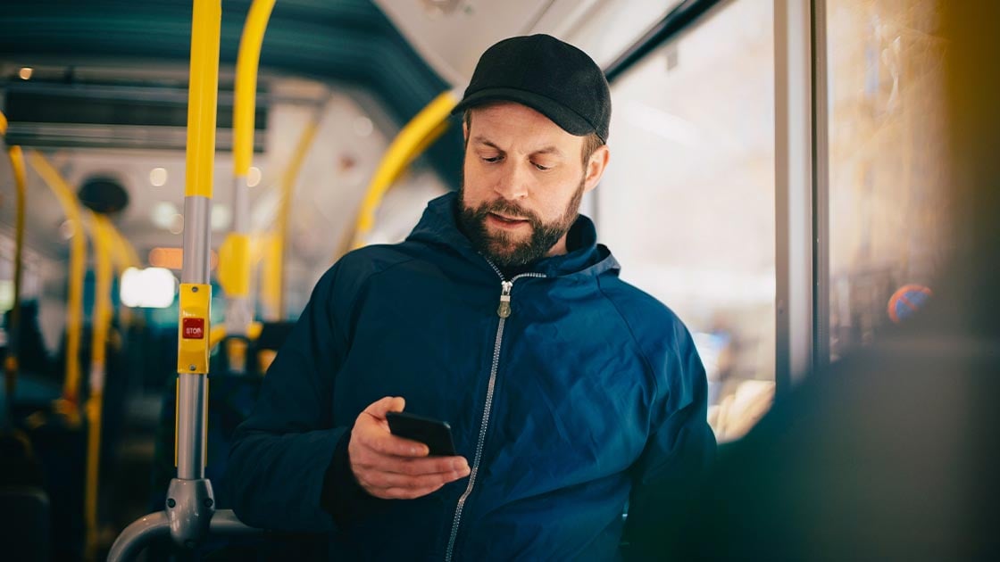 man-phone-commute-16-9-1120x630px