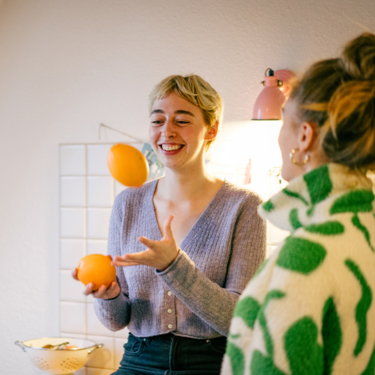 women-kitchen-fruit-1-1-544x544px