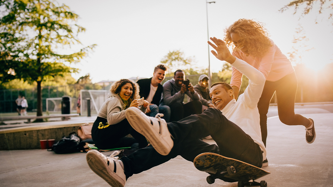 people-women-men-skateboarding-outdoors-16-9-1120x630px