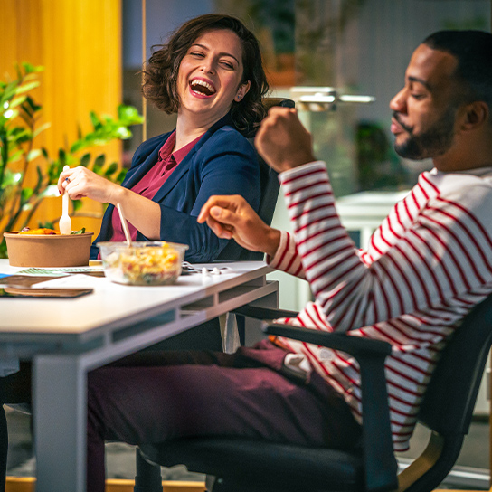 coworkers-eating-laughing-takeaway-1-1-544x544px