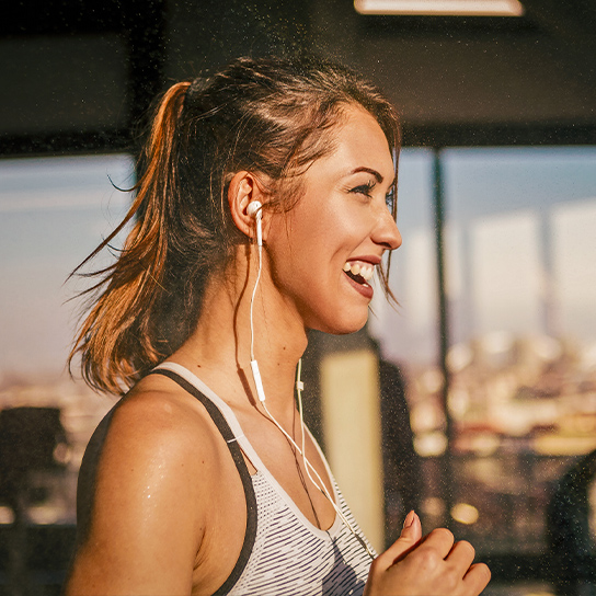 woman-smiling-gym-1-1-544x544px