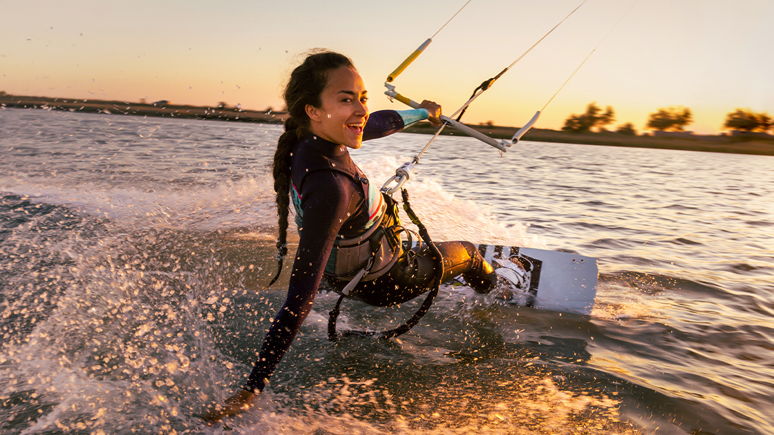 woman-kite-surfing-16-9-1120x630px