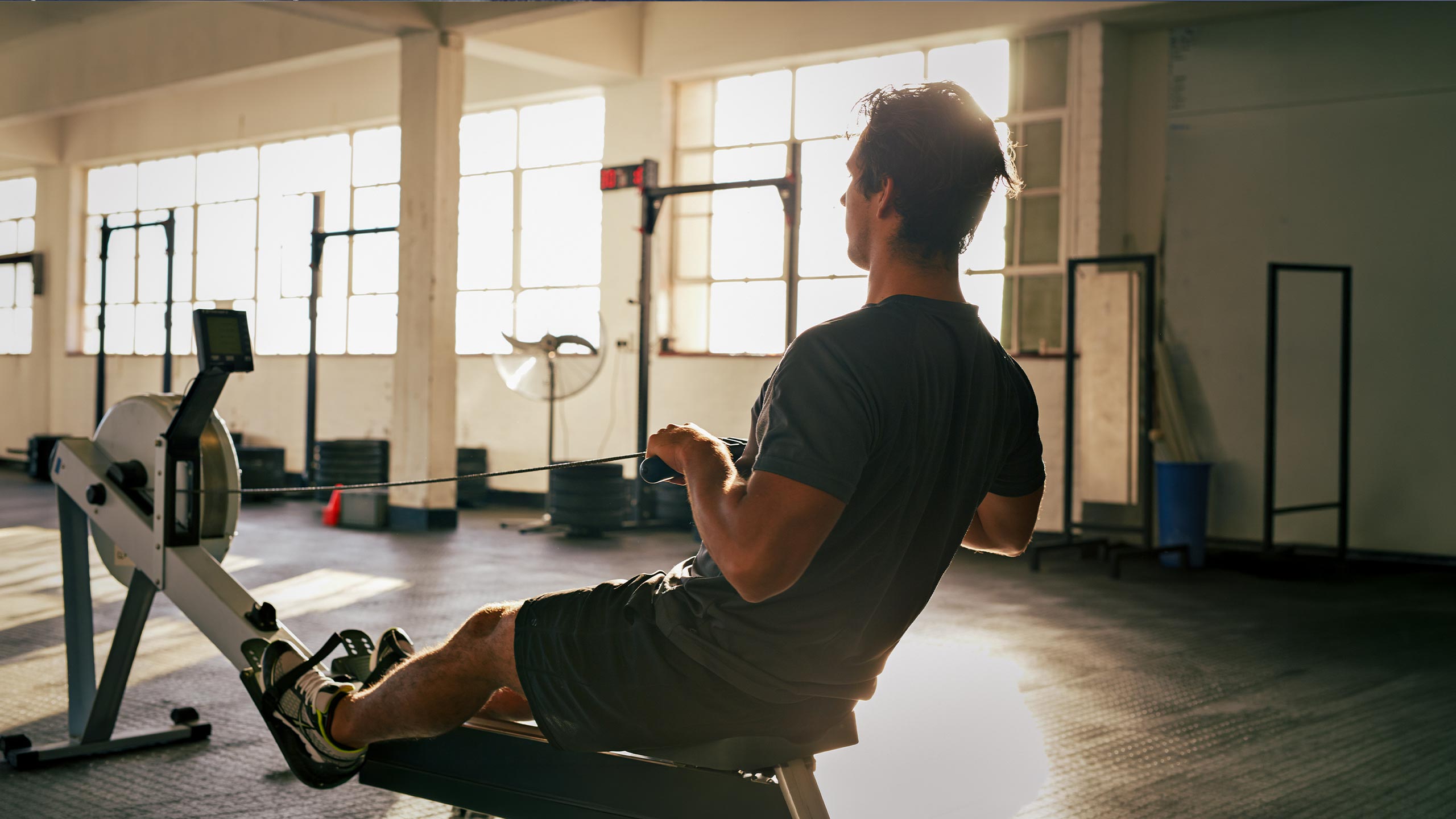 man-rowing-gym-large-16-9-2560x1440px