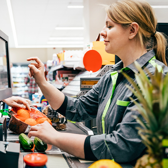woman-cashier-work-1-1-544x544px
