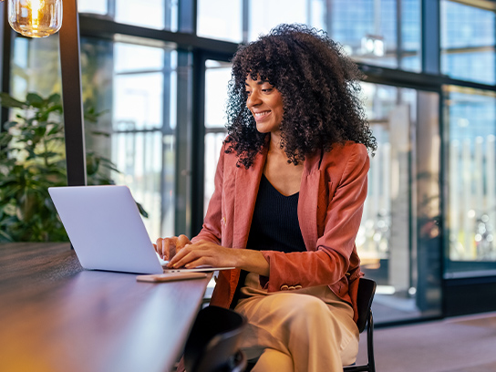 woman-work-building-office-4-3-544x408px