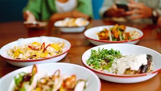 Lounaskulhoja, joissa taco-annoksia.