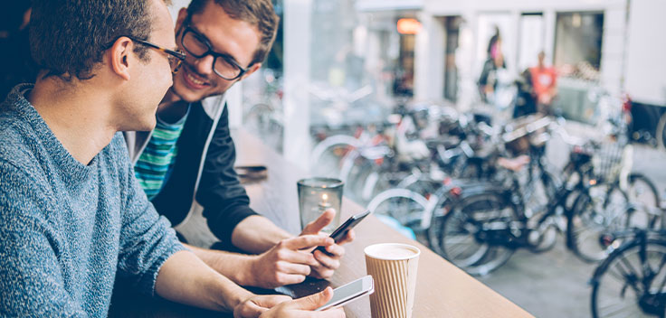 lunch-restaurant-men-cafe-phones-bento-large