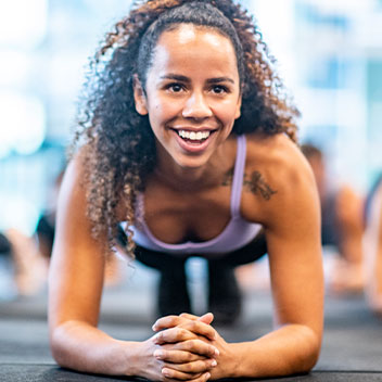sport-gym-class-plank-workout-group-bento-small