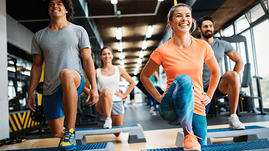 sport-gym-class-workout-women-men-text-image-16-9