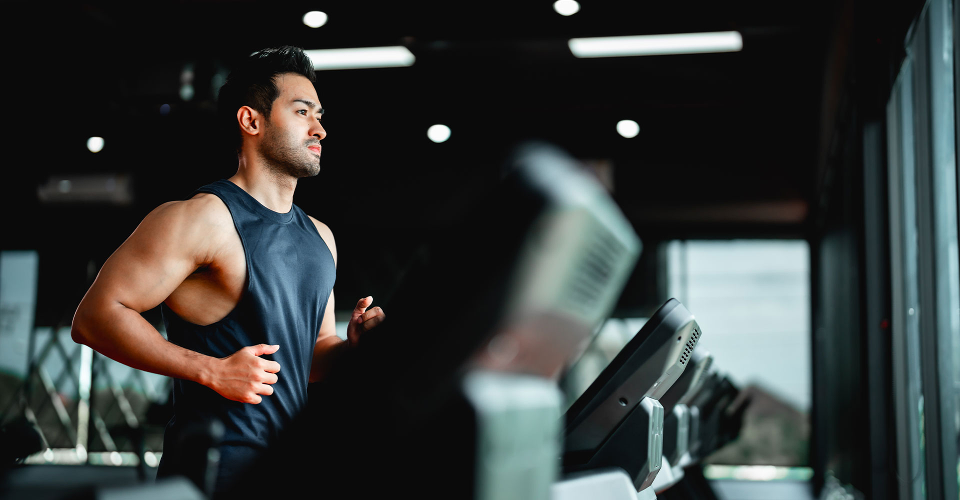 sport-gym-treadmill-running-man-hero