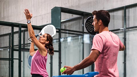sport-padel-coach-showing-serve-2-col-content