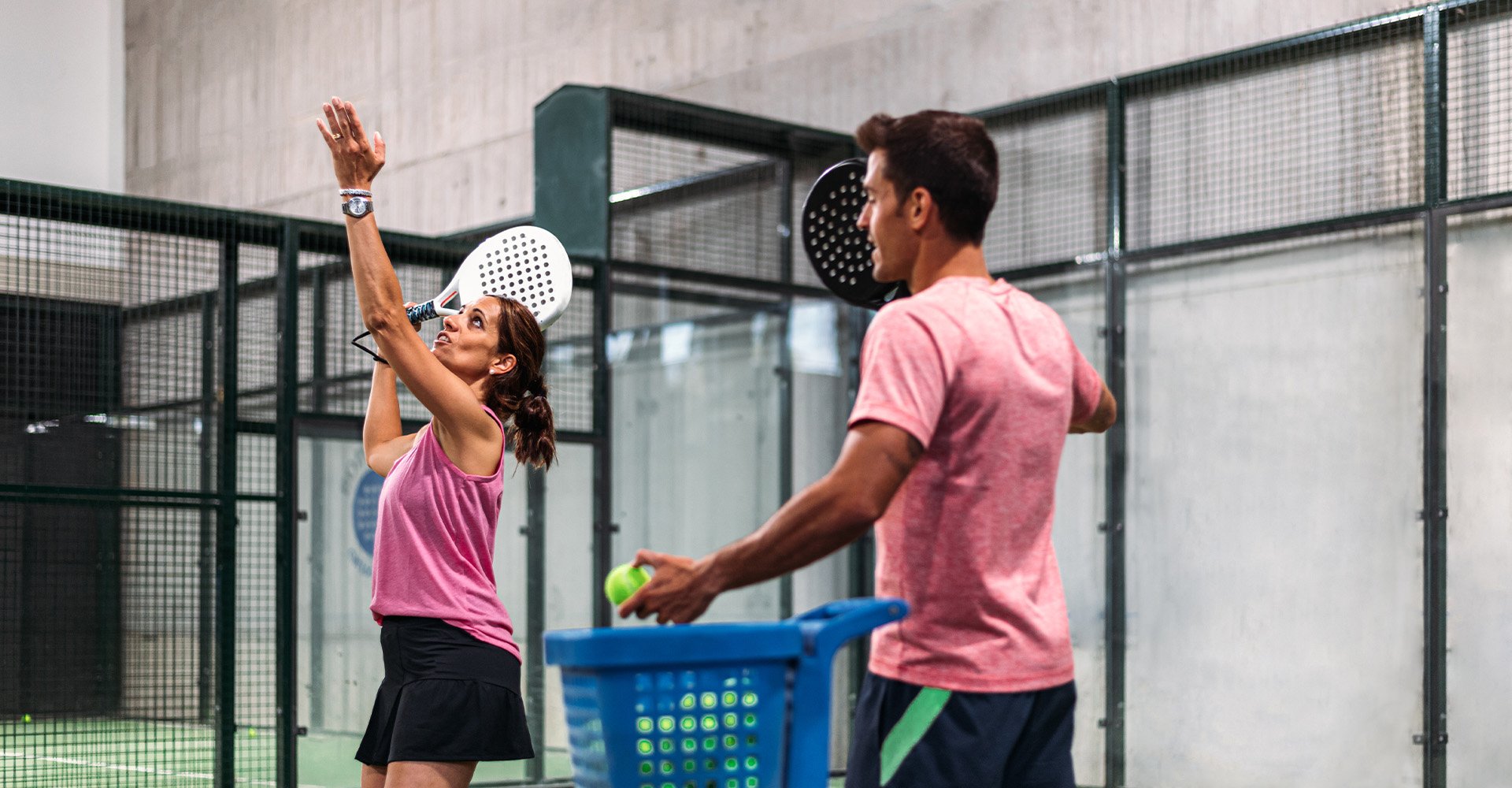 sport-padel-coach-showing-serve-hero