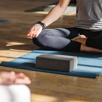 yoga-studio-block-meditation-bento-small