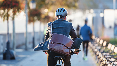 bike-commute-cyclist-active-lifestyle-commute-health-2-col-content