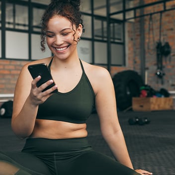 people-phone-sitting-in-gym-bento-small