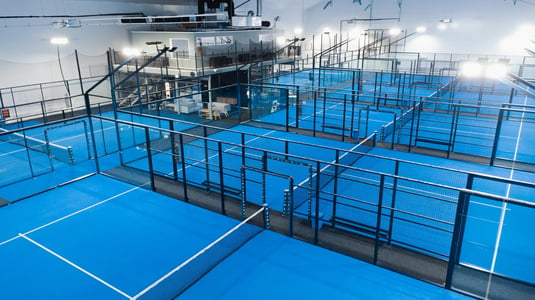 Epassi-painikkeella eroon turhasta työstä - liikuntaetujen käyttö yllätti Padelkeskuksen.