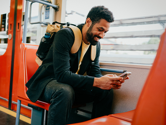 man-laughing-phone-commute-4-3-544x408px