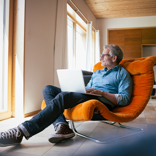 man-office-chair-laptop-1-1-544x544px