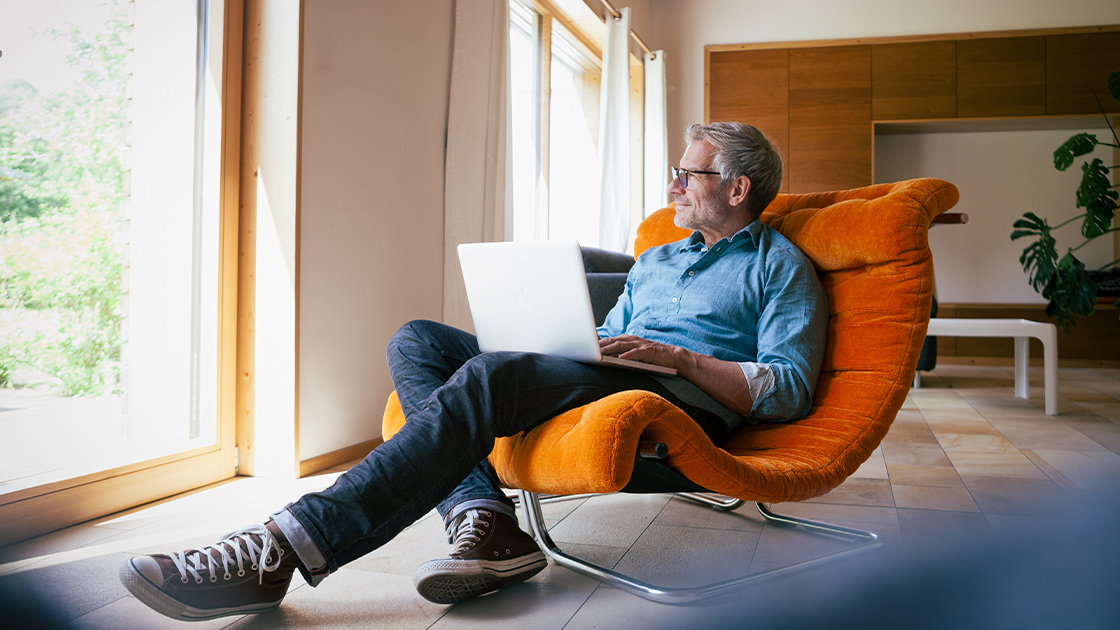 man-office-chair-laptop-16-9-1120x630px