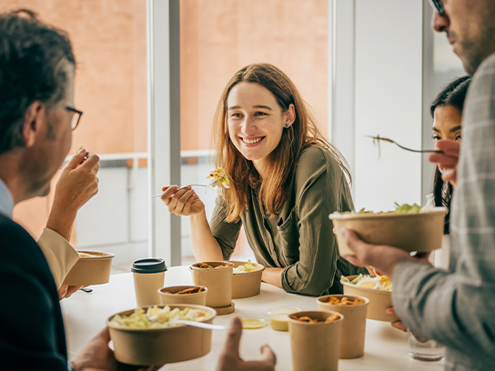 takeaway-lunch-coworkers-4-3-544x408px