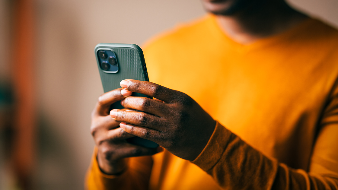 man-yellow-shirt-phone-closeup-16-9-1120x630px
