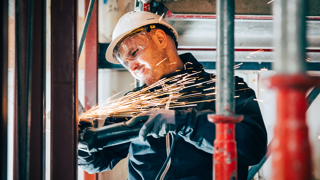 man-worker-wielder-16-9-1120x630px