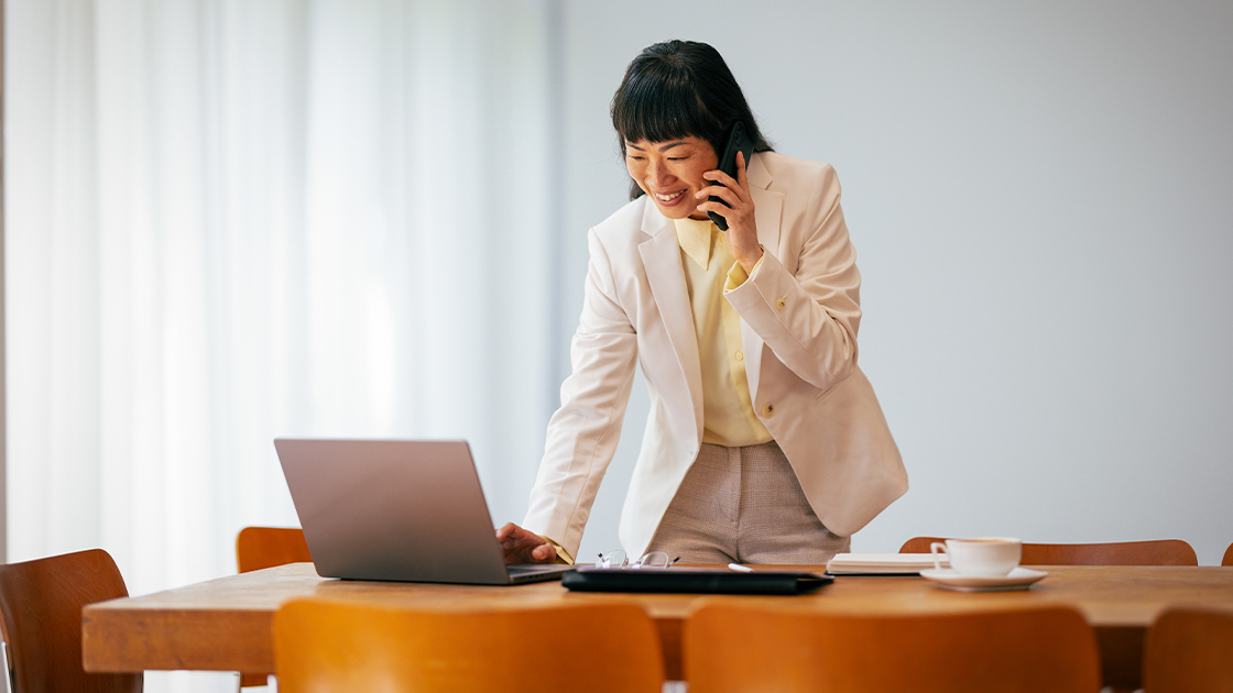 woman-work-meeting-office-phone-16-9-1120x630px