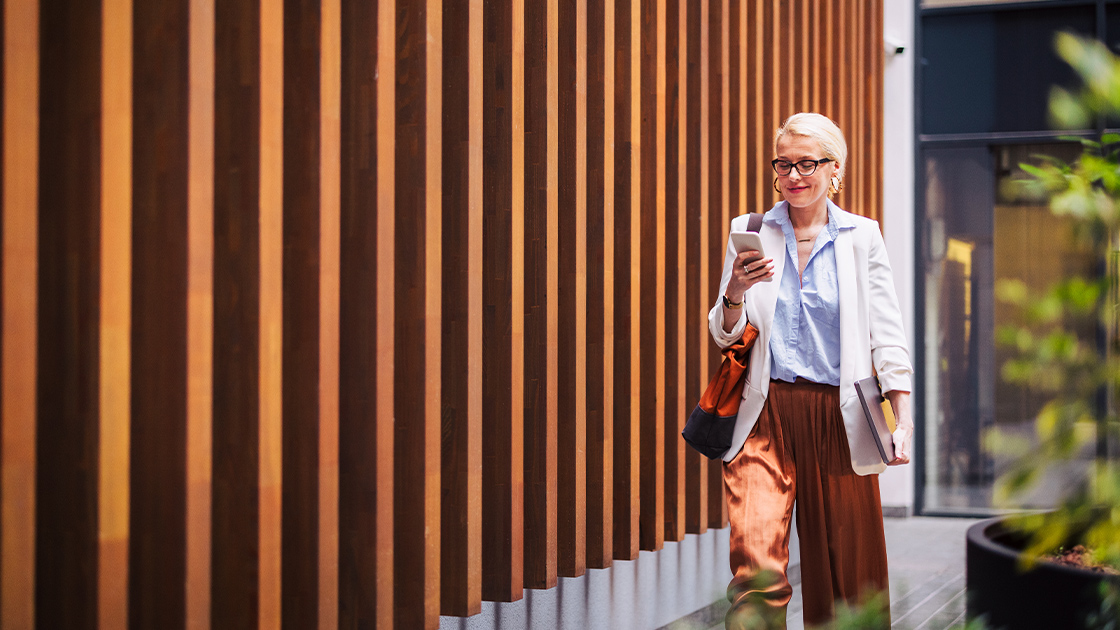 woman-work-office-building-16-9-1120x630px