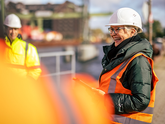woman-work-construction-4-3-544x408px
