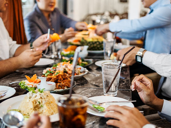 lunch-restaurant-people-coworkers-drinks-text-image-4-3