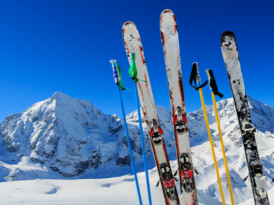 winter-sports-skis-mountains-snow-text-image-4-3