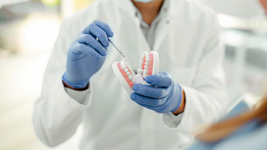dentist-dental-education-instruction-consultation-text-image-16-9