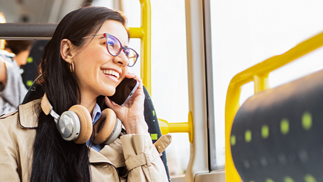 commute-bus-phone-conversation-testimonial