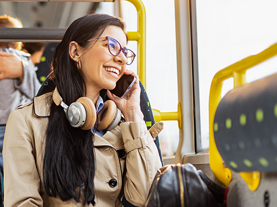 commute-bus-phone-conversation-text-image-4-3