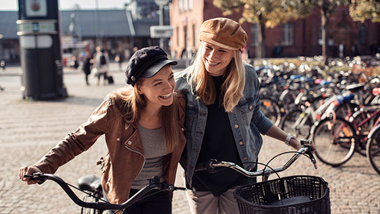 bike-commute-transportation-bicycles-outdoor-women-text-image-16-9