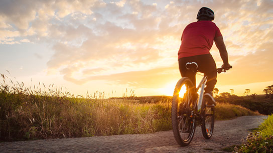 bike-sport-trail-man-adventure-sunset-mountainbike-text-image-16-9