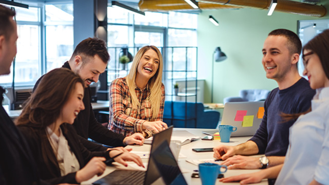people-office-fun-team-work-testimonial