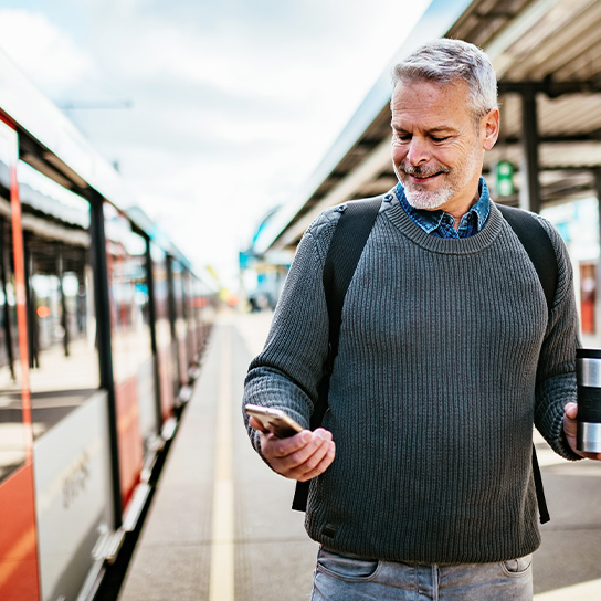 Epassi Työmatkaedun käyttäjä HSL metrolaiturilla