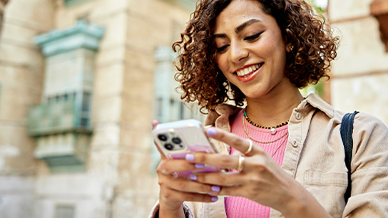 people-phone-looking-at-phone-text-image-16-9