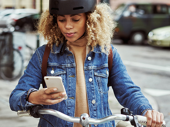 people-phone-commuting-with-bike-text-image-4-3