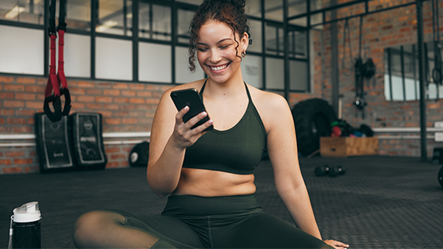 people-phone-sitting-in-gym-testimonial