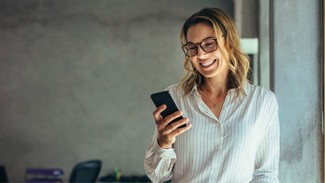HR Manager soittaa Epassin asiakaspalveluun