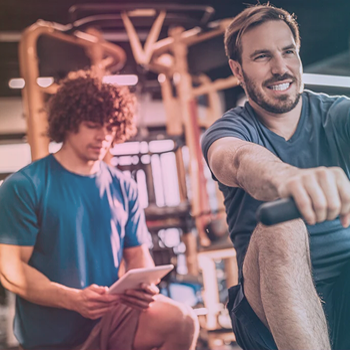 2 men at the gym